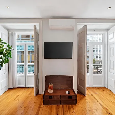 My With Ac * ליסבון